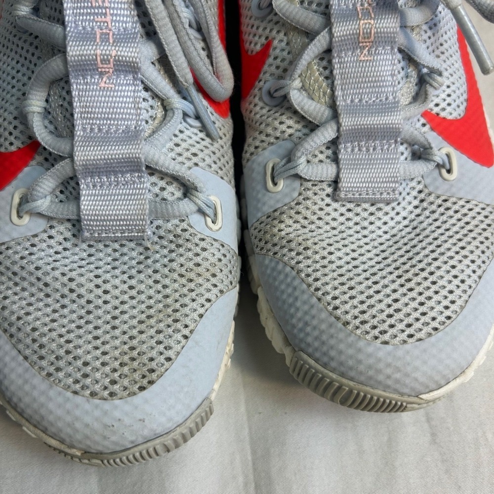 Nike Metcon Women 9 Cross Training Shoes Grey Silver Red CrossFit Sporty Workout - Picture 11 of 17